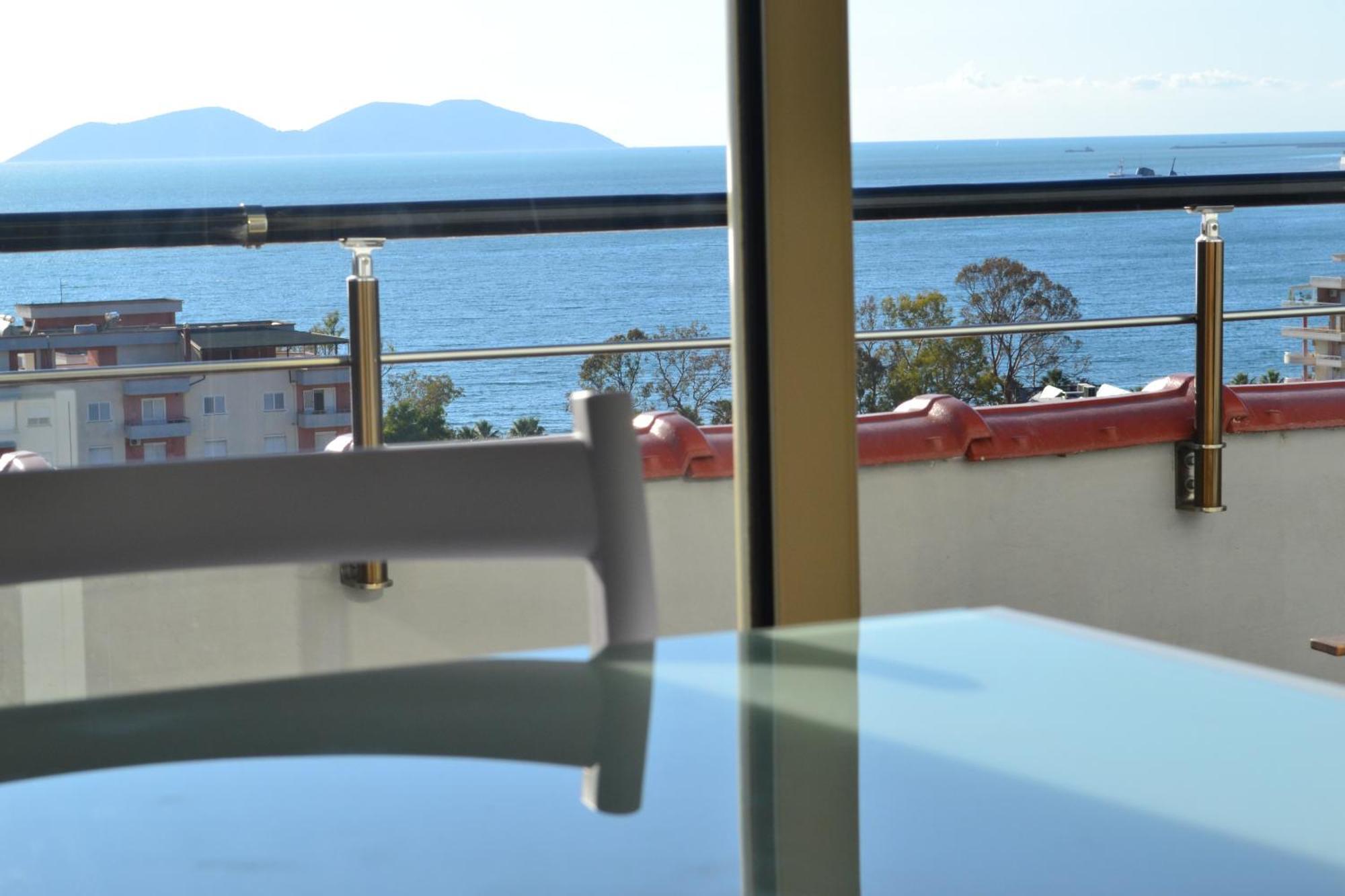 Seaview Penthouse Terrace & Garage Apartment Vlorë Екстериор снимка