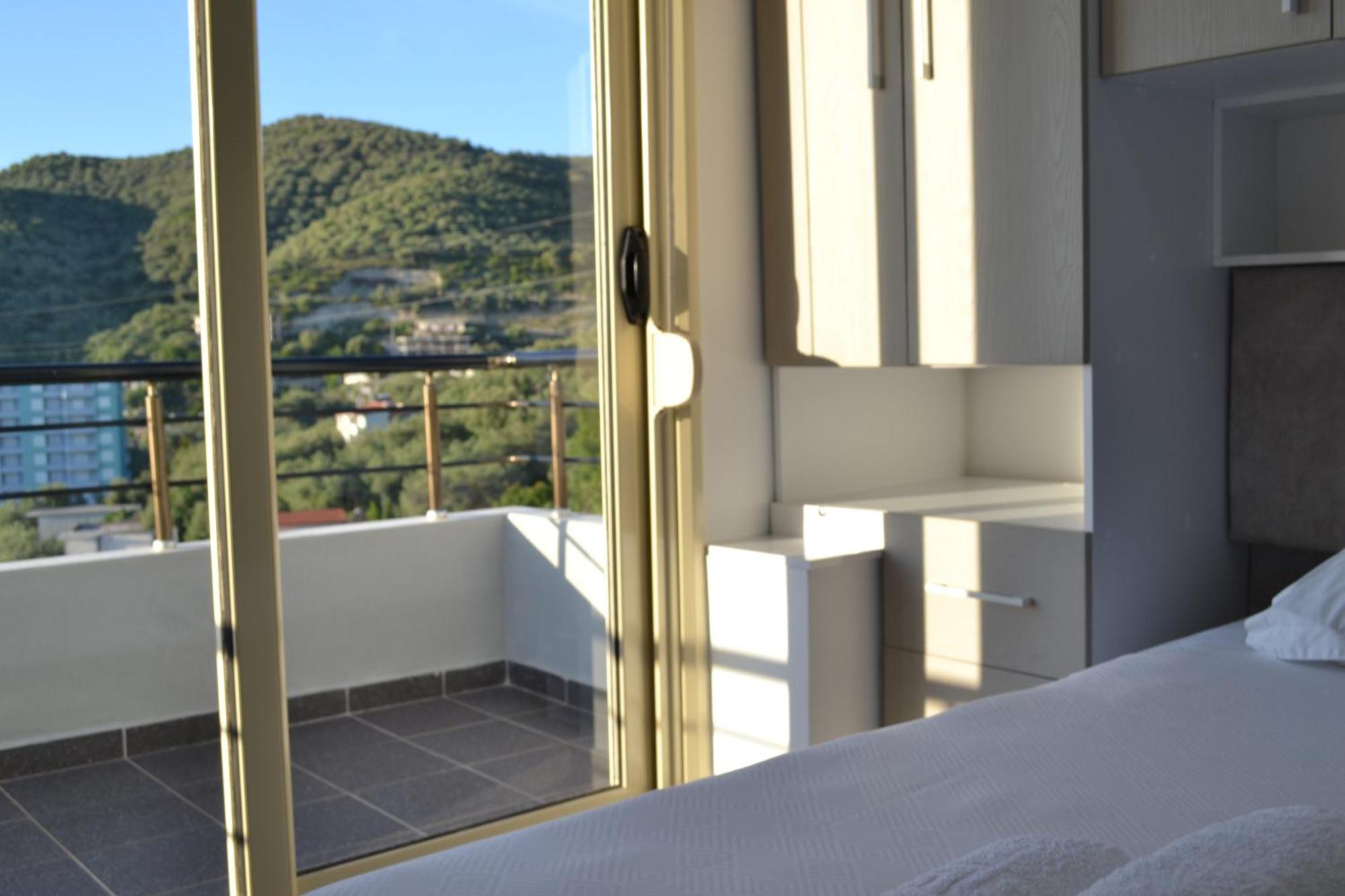 Seaview Penthouse Terrace & Garage Apartment Vlorë Екстериор снимка