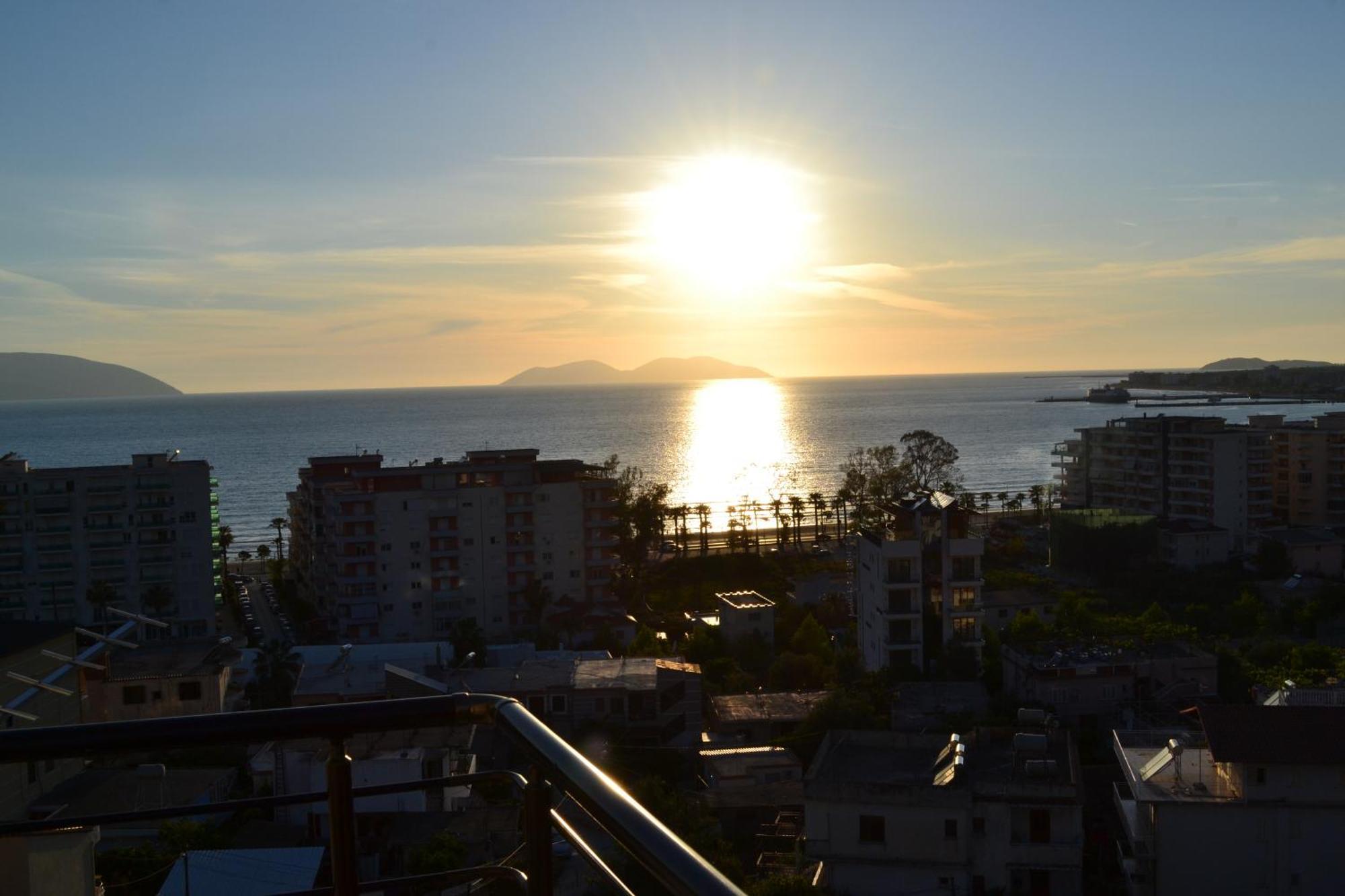 Seaview Penthouse Terrace & Garage Apartment Vlorë Екстериор снимка