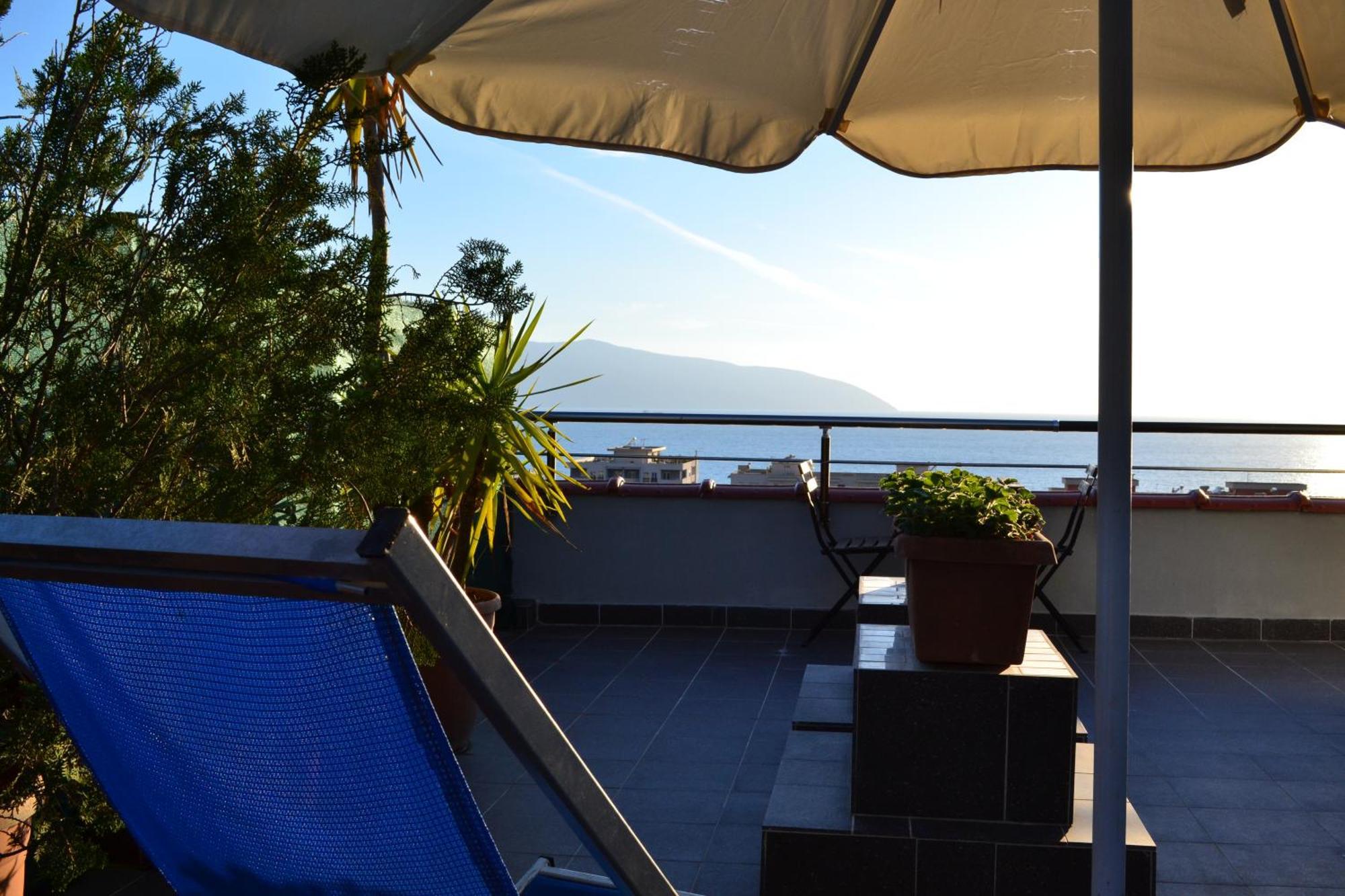Seaview Penthouse Terrace & Garage Apartment Vlorë Екстериор снимка